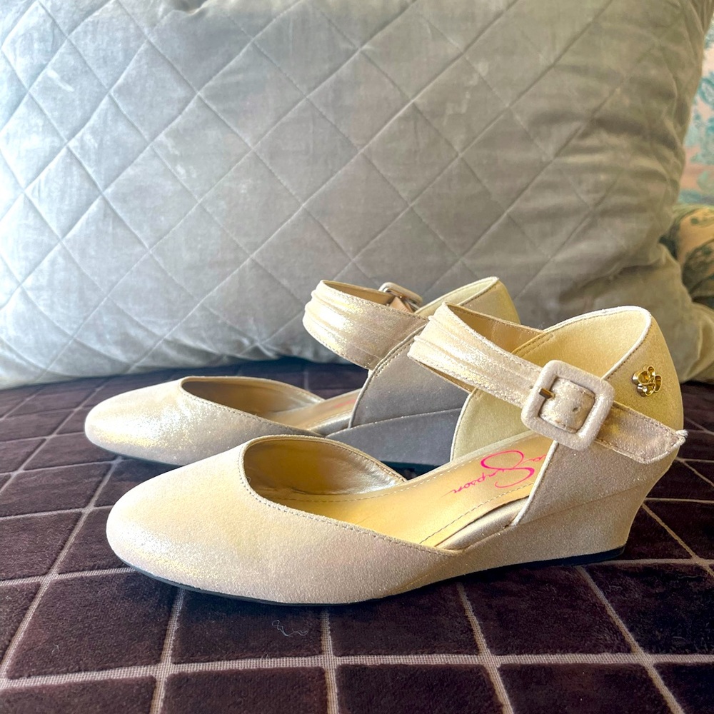 Girls shoes
